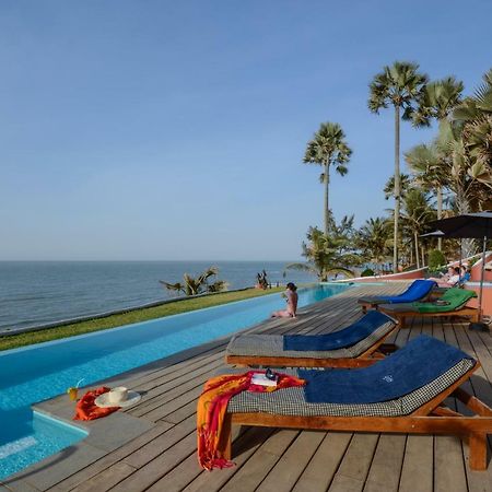Ngala Lodge Fajara Екстериор снимка