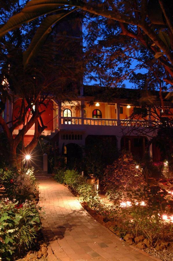 Ngala Lodge Fajara Екстериор снимка